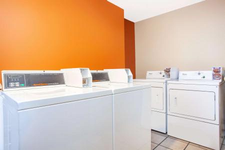 Days Inn by Wyndham Orlando Downtown - 13