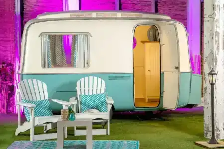 Outside Inn - 80