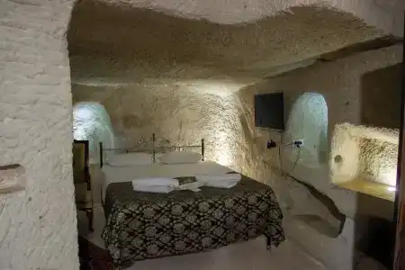 Caravanserai Cave - 146