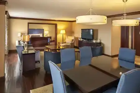 Hilton North Hills - 5