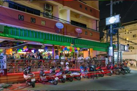 Harrys Bar & Restaurant - 21