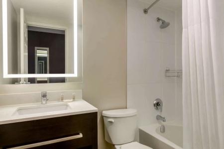 Days Inn by Wyndham Toronto West - 6