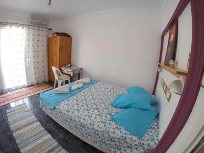 Rose Pension - 72