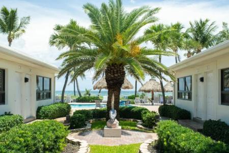 High Noon Beach Resort - 10