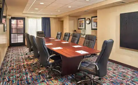Holiday Inn Express & Suites Airport, An Ihg - 12
