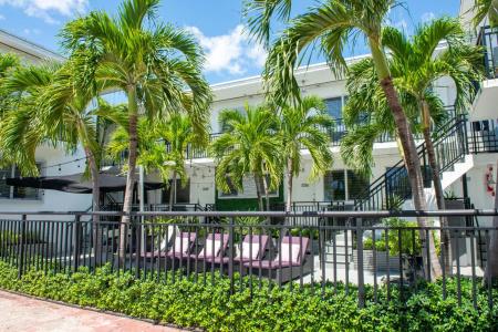 Beachside All Suites - 29