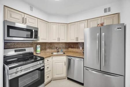 The Alexander All Suites - 516