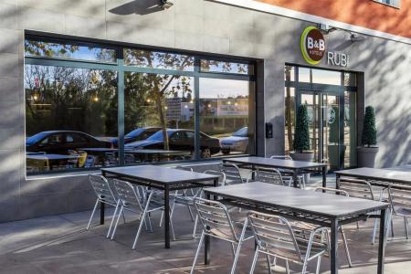 b&b Figueres - 13