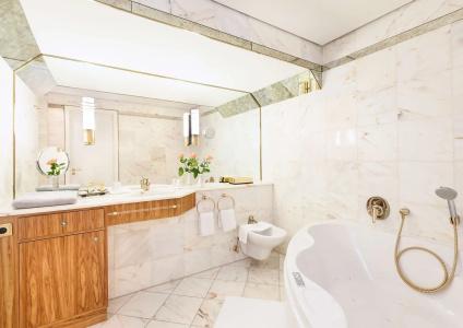 Best Western Premier Grand Russischer Hof - 10