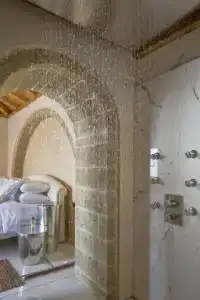 Moni Emvasis Luxury Suites - 17