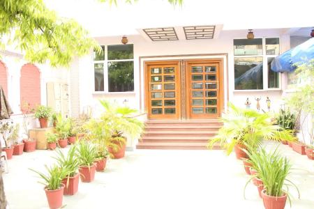 Chit Chat Palace - 8