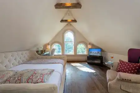 Stonehurst Place Bed & Breakfast - 5