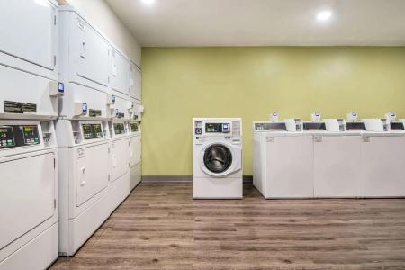 WoodSpring Suites - 12