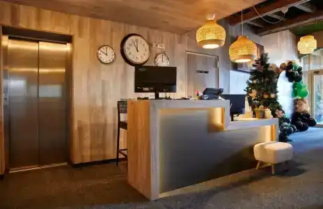 Boutique Entry e - 1