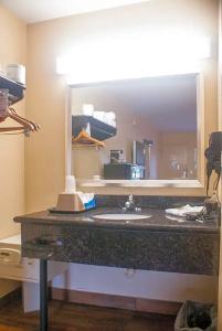 Super 8 by Wyndham Kissimmee/Maingate/Orlando Area - 25