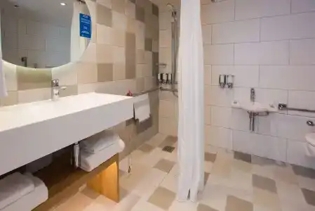 Hampton by Hilton London Park Royal - 7
