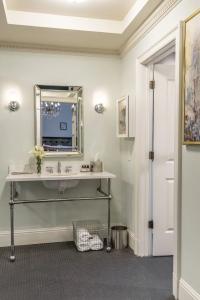 Pontchartrain St. Charles Avenue - 9