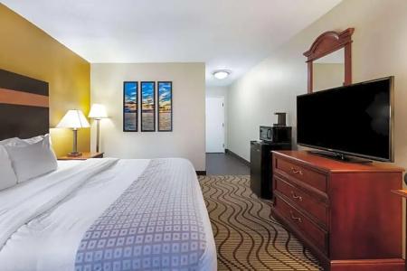 La Quinta Inn by Wyndham near Cedar Point - 21