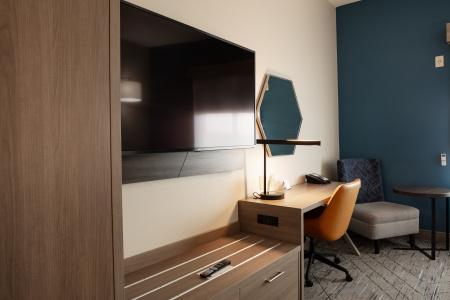 Holiday Inn Express & Suites West - 26