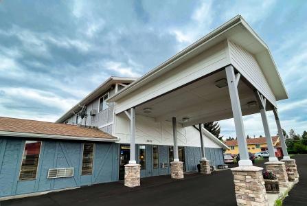 Super 8 by Wyndham/Brooks Street - 8