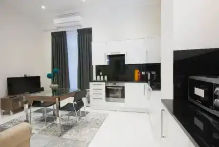 Queensgate Court - 322