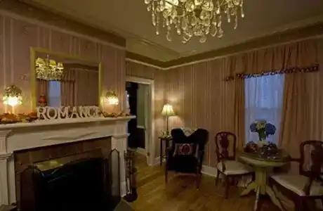 Town & Tide Inn - 1