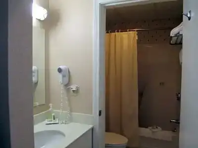 Flagship Inn - 13