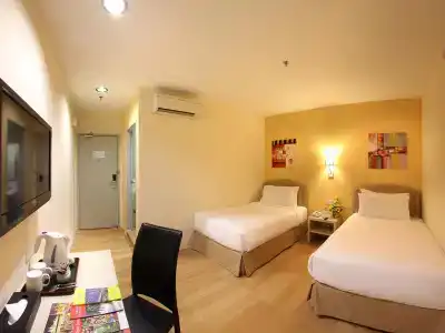 Min Cott - 25