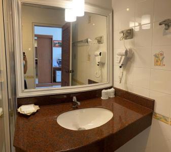 Seaview Sriracha - 33