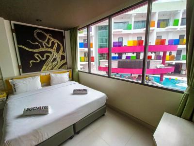 SocialTel Samui - Adults - 12