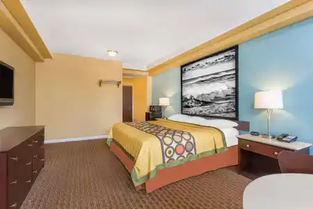 Super 8 by Wyndham Virginia Beach Oceanfront - 17