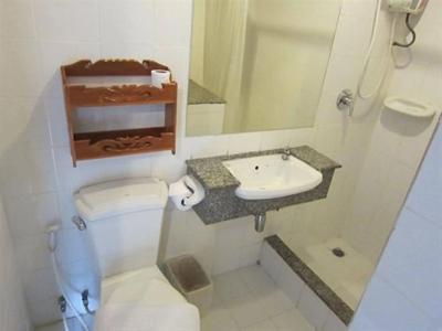 18 Coins Cafe & Hostel - 7