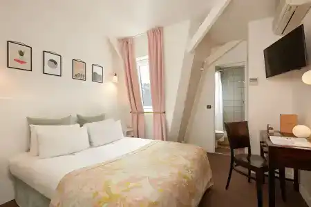Hôtel de Sèvres - 12