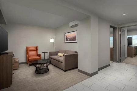 Doubletree by Hilton Hamilton Place - 85