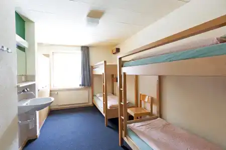 St. Moritz Youth Hostel - 42
