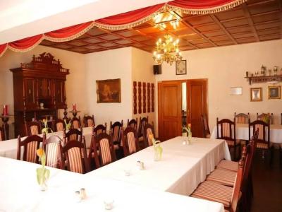 & Restaurant Lindengarten - 17