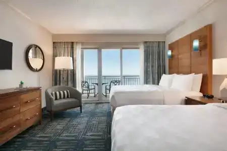 Holiday Inn & Suites, An Ihg - 225