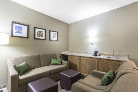 Comfort Suites - University - 15