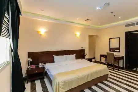 Royal Mirage - 7