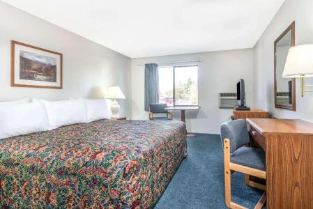 Super 8 by Wyndham/Brooks Street - 32