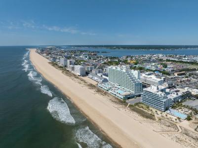 Hilton Suites Oceanfront - 40