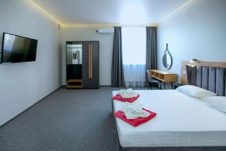 RedHouse - 140