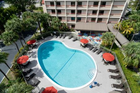 Red Roof Inn Plus+ Miami Airport - 37