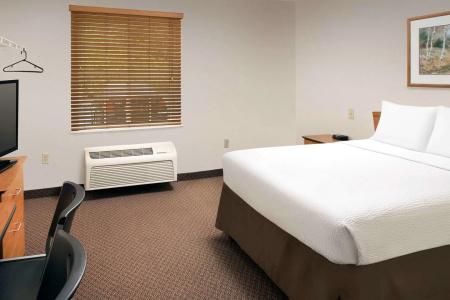 WoodSpring Suites North - 4