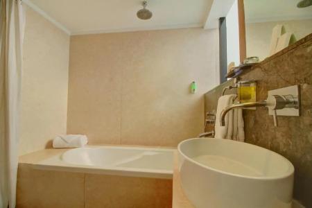 Monarch Luxur - Infantry Road - 26