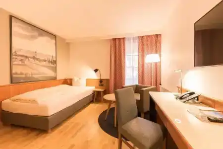 Bayerischer Hof - 71