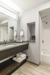 Rockport Inn and Suites - 40