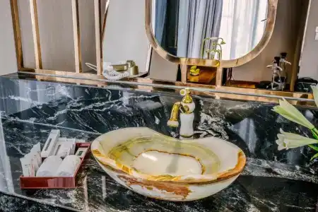 Winsuites Saigon - 8
