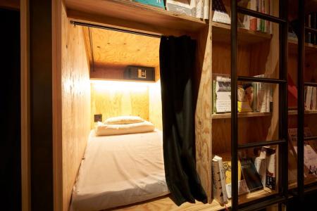 Book And Bed Tokyo Shinjuku - 2