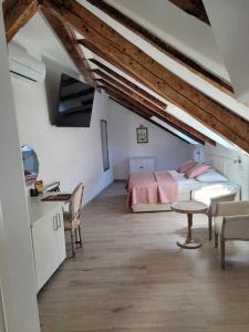 Kastel 1700 Boutique - 110